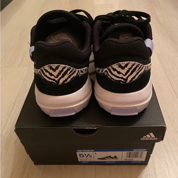 Adidas Women Black Retrorun Sneaker Size 5.5 - Picture 3 of 4